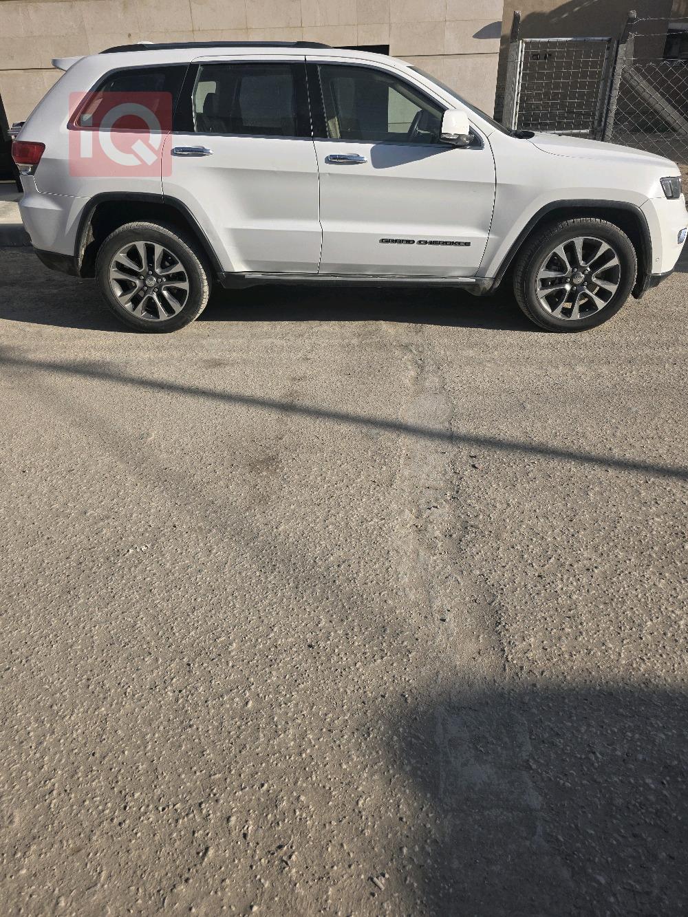 جیپ گراند شیرۆکی